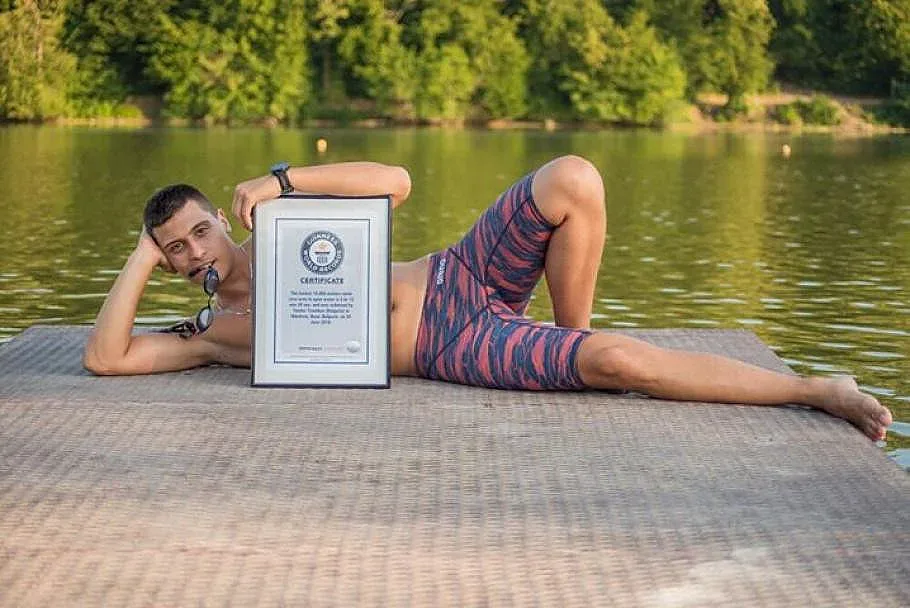 Русенец влезе в Гинес с плуване с една ръка