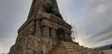 Бронзовият лъв на Шипка се оказа от месинг