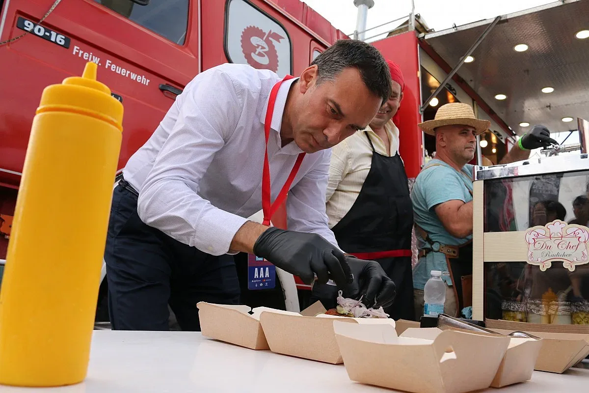 Димитър Николов направи кметски сандвич