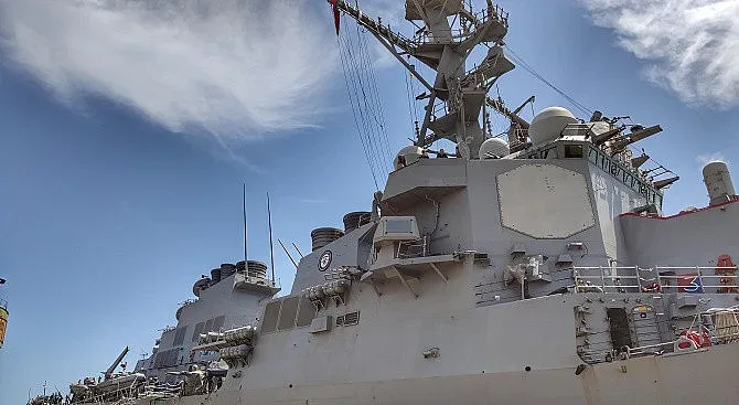 Разрушителят "Портър" акостира във Варна