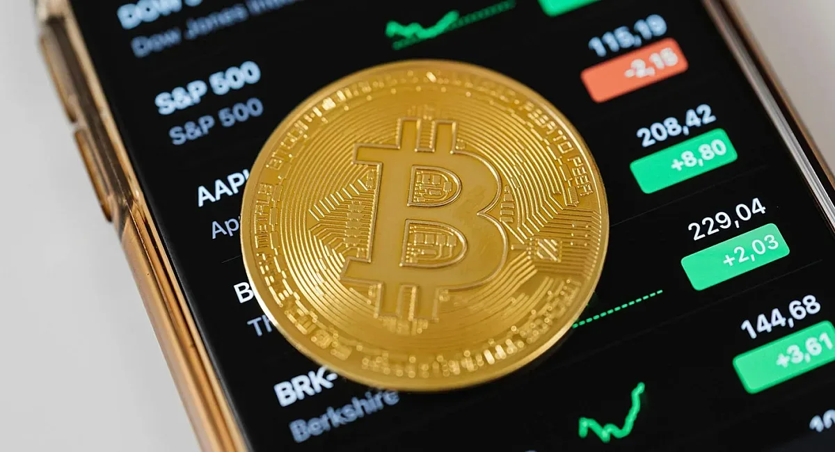 Биткойнът се срина, паника сред инвеститорите