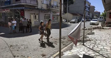 Цяла нощ в Турция тресло, но по-леко