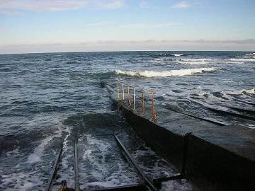 Фекалии се изливат в морето при Синеморец