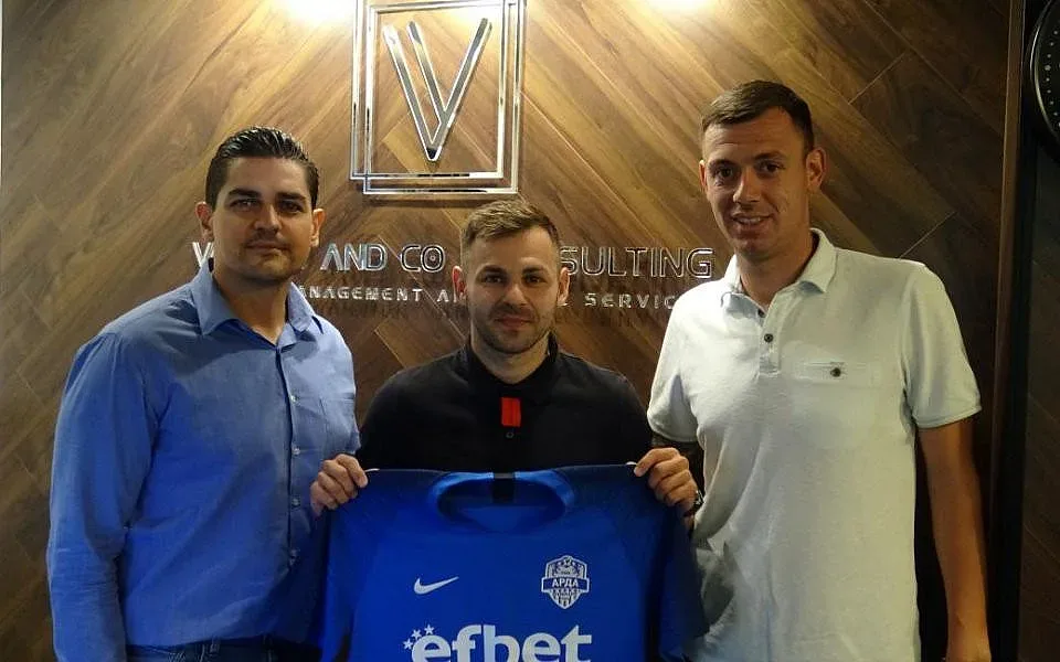 Втори национал е с коронавирус