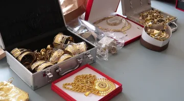 Арестуваха телефонни измамници в разградско