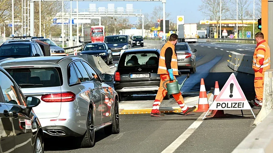 Километрични опашки на границите. Дебне сериозна опасност