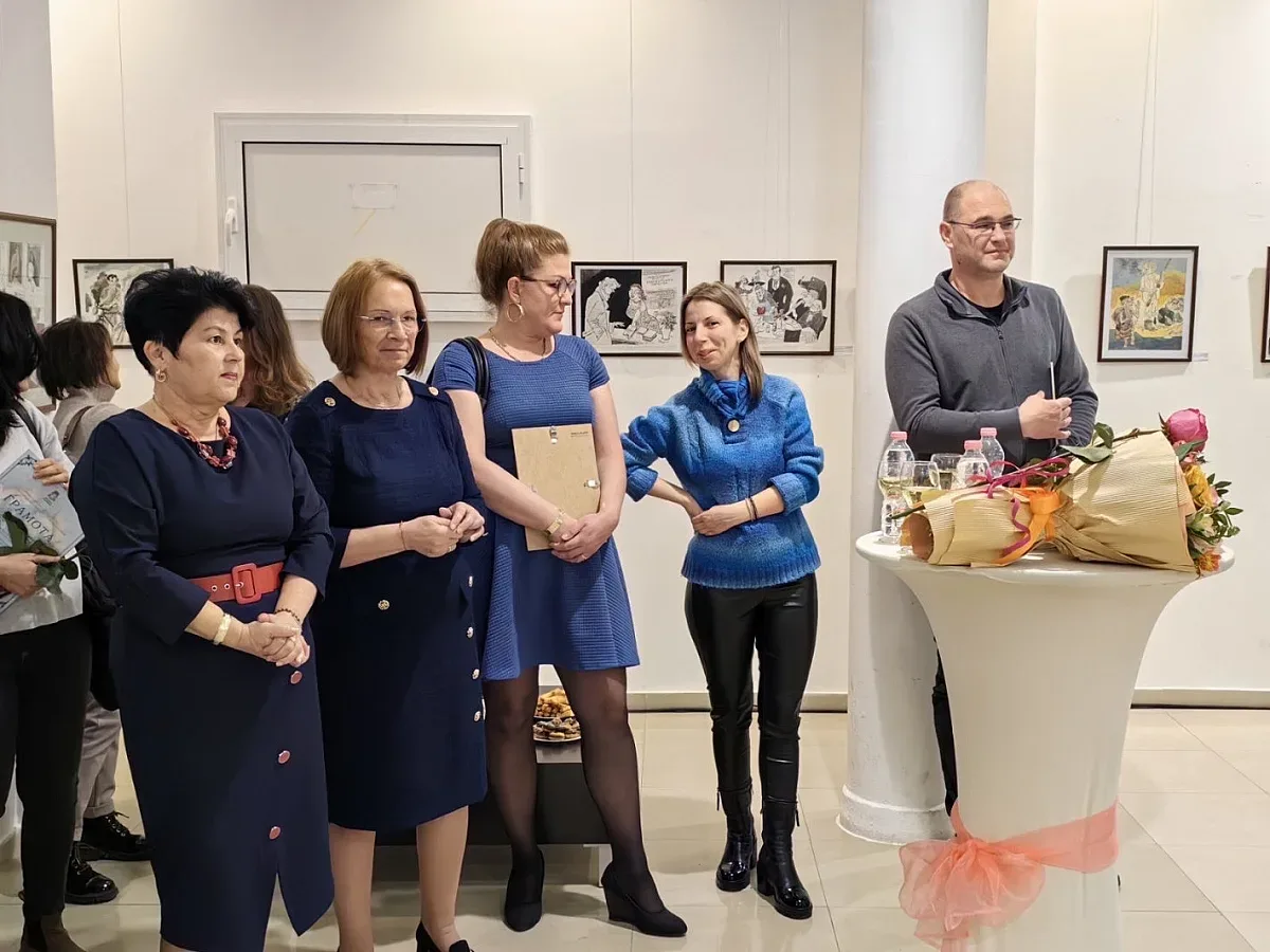 Кметът на Казанлък награди медици за празника им