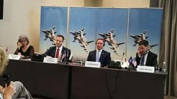 Показаха изтребителите F-16 Блок 70