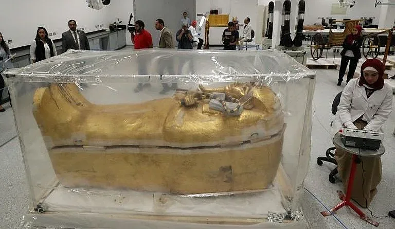 Египет реставрира мумията на Тутанкамон