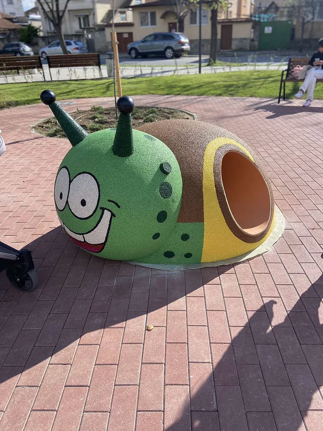 Нови пъстри фигури ще радват децата в парк „Розариум“ в Казанлък