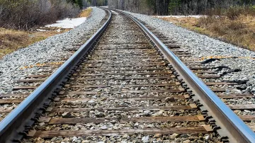 Влак с опасни химикали катастрофира в Канада