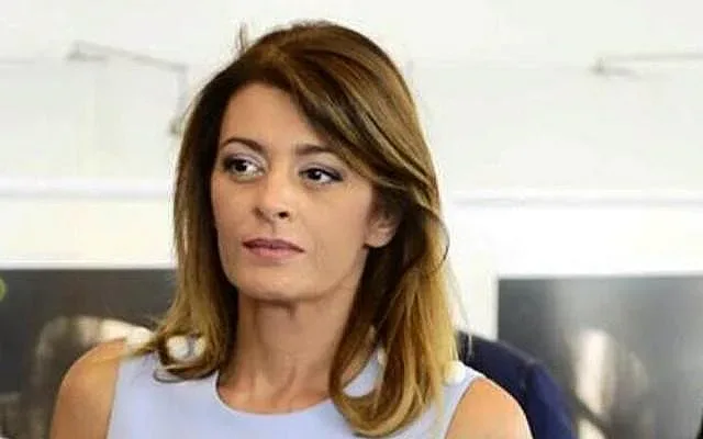 Първата ни дама заряза фризьора си