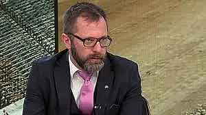 Наглецът от АПИ проговори! Заминава ли си