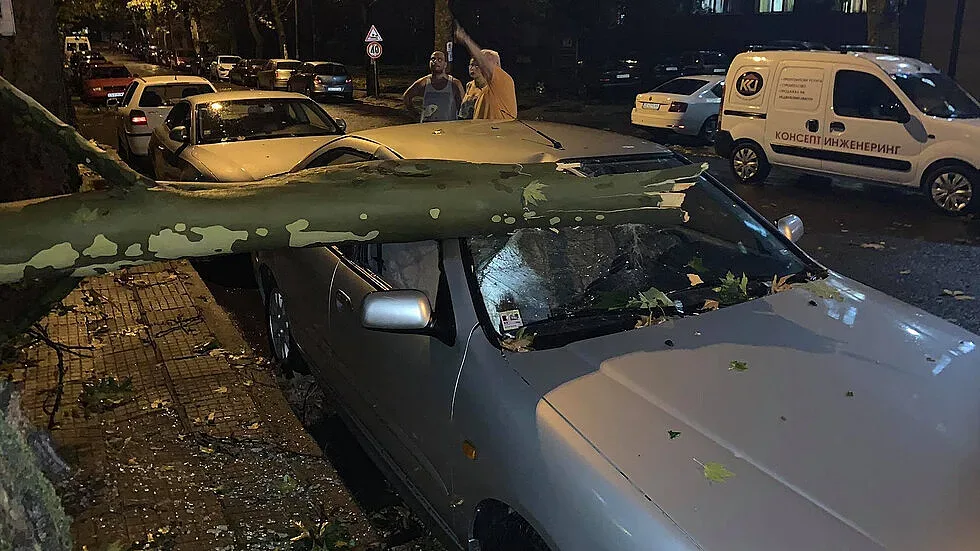 Бащата на Караянчева без кола след урагана