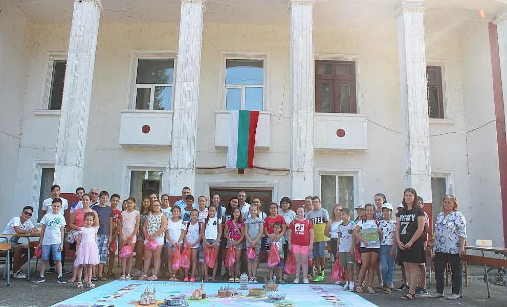 Деца строиха Завет в 3D макети