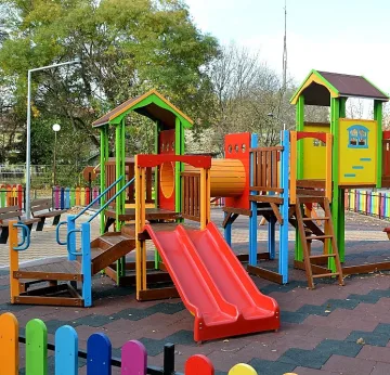 Изграждат нови детски площадки