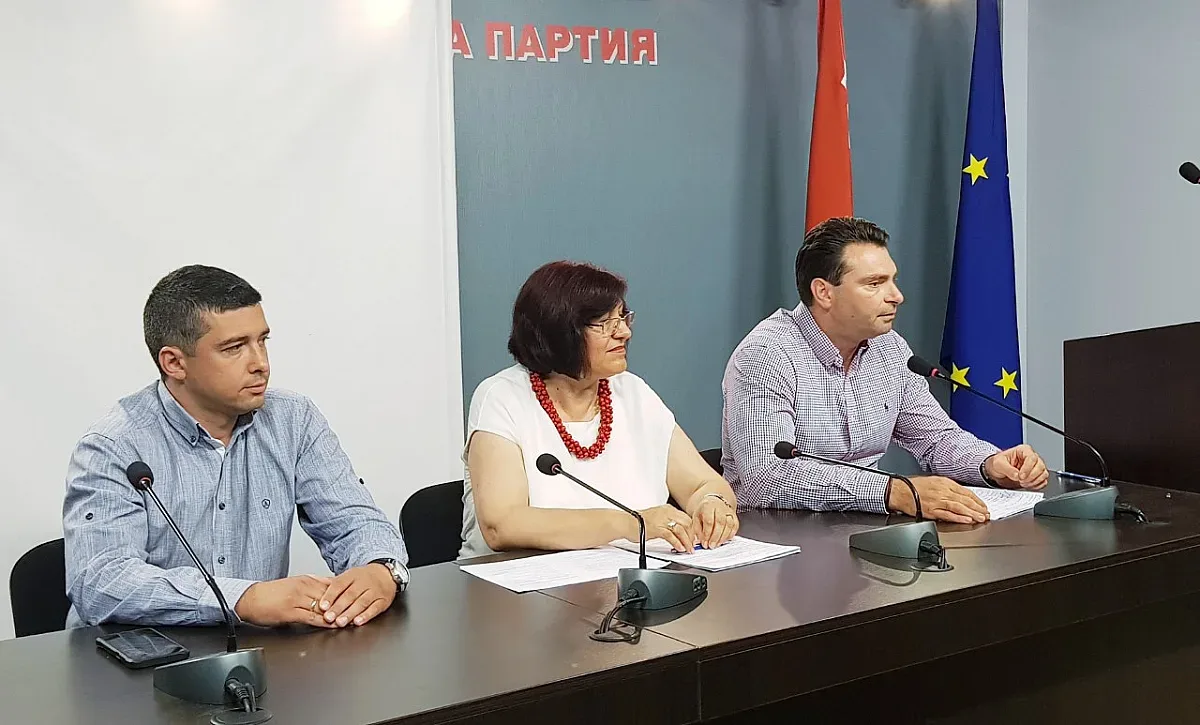 Паргов: Фандъкова да спре поръчката за боклука