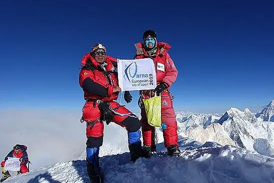 Скатов атакува Дхаулагири през септември