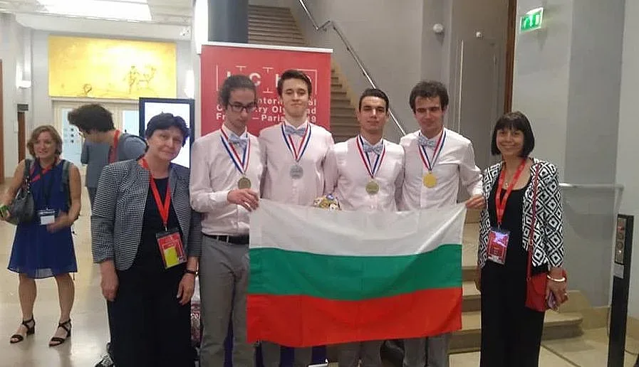 4 медала от ученическа олимпиада по химия в Париж