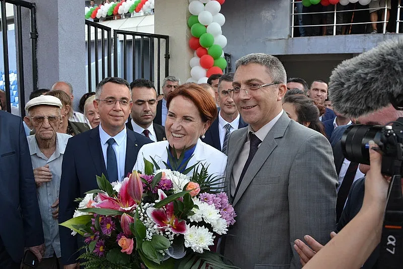 Хиляди откриха паметника на Наим Сюлейманоглу