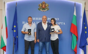 Министър Кралев награди сребърната медалистка от Евро 2019