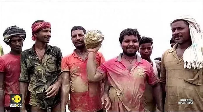 Метеорит колкото футболна топка падна в Индия