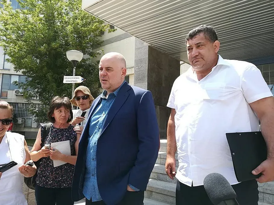 От TAD хакнали над 500 000 имейла
