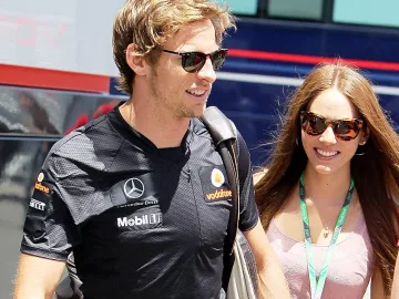 Дженсън Бътън вече е горд татко