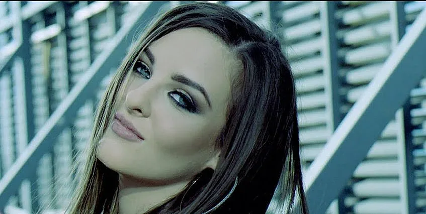 Свиха Инстаграм профила на дъщерята на Глория