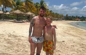 Късмет! Да пориташ с Меси на плажа