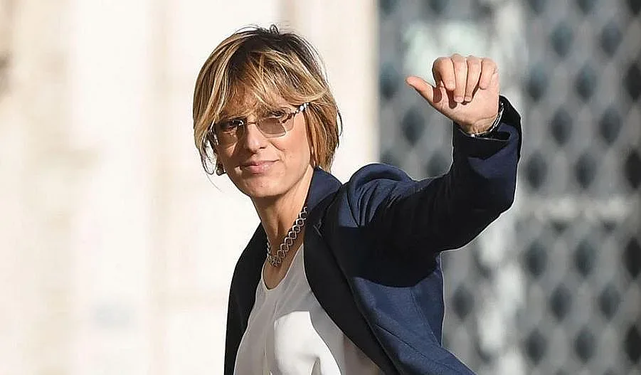 Решетки ако посегнеш на жена в Италия дори с цвете