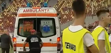 Треньор колабира по време на мач в Румъния