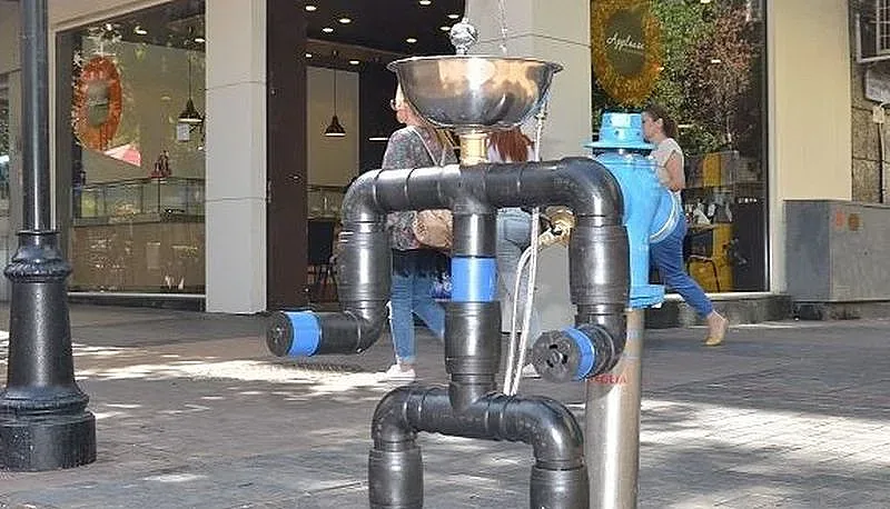 "Водни човеци" утоляват жегата три дни в София