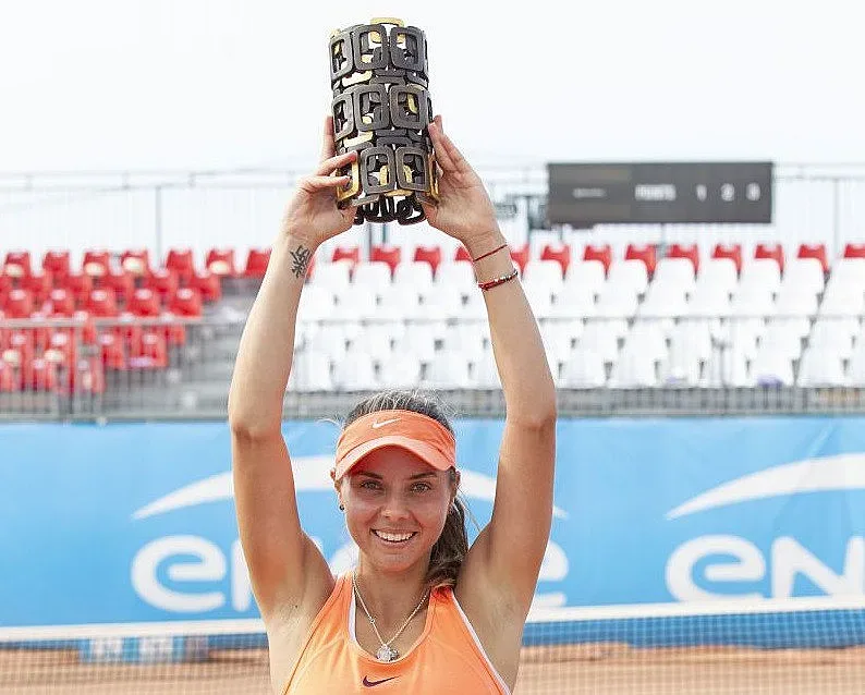 Вики Томова грабна титлата във Франция