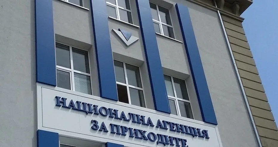 Инспектори влизат на проверка в НАП