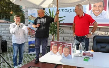 Стоичков яхна 130-тонен автосамосвал