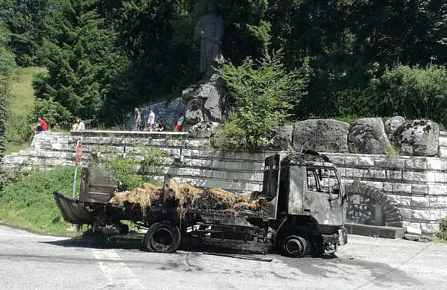 Километрични опашки по пътя за Рожен