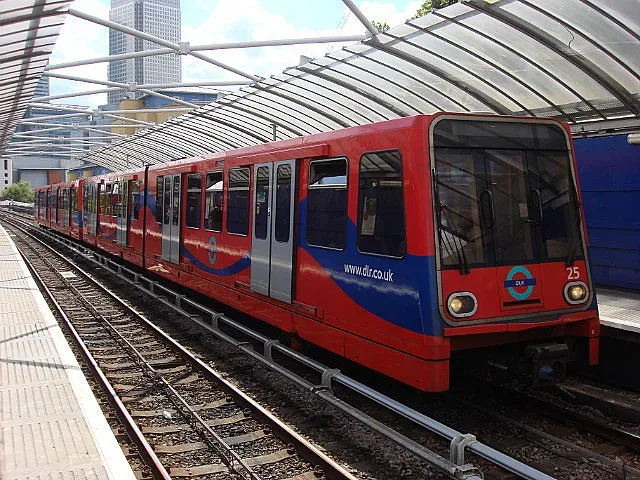 Сълзотворен газ в лондонското метро