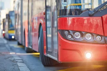 Безпилотен автобус рани пешеходец