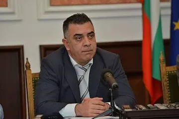 Кметът на Сливен гони 300 бона, Фандъкова води по имоти