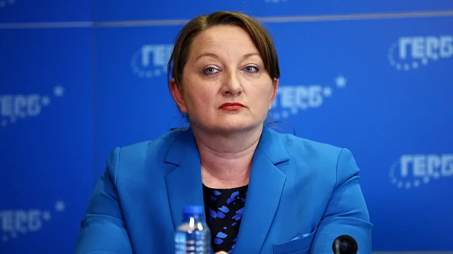 Горещо от Деница Сачева! Докога ще остане правителството