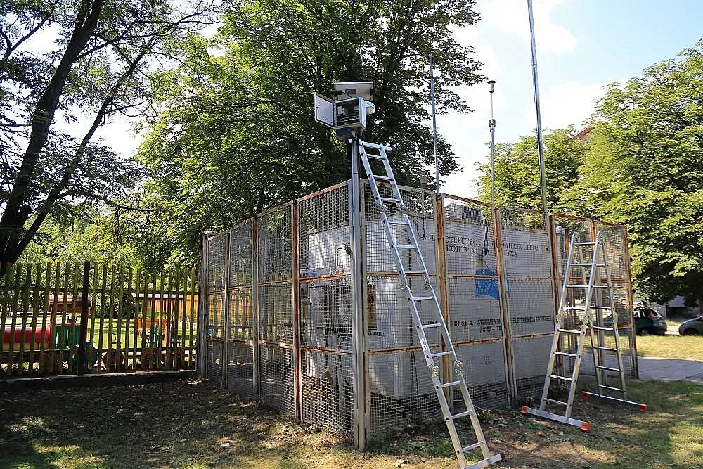 Работят по ранен сигнал за мръсен въздух в София