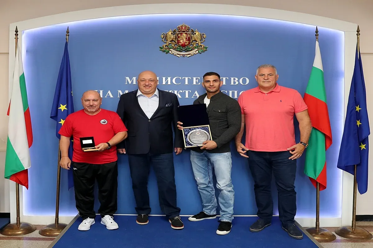 Министър Кралев награди джудиста Ивайло Иванов