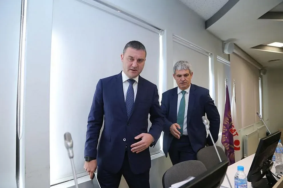 Кръгла маса на КНСБ за данъчната система