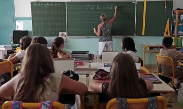 България внесе 73 учители