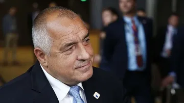 Борисов: Плащаме F-16, за да не оставим борч