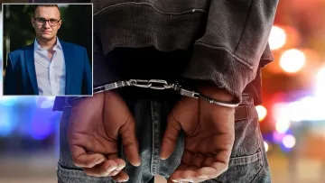 Шефът на задържания хакер: Набеден е!