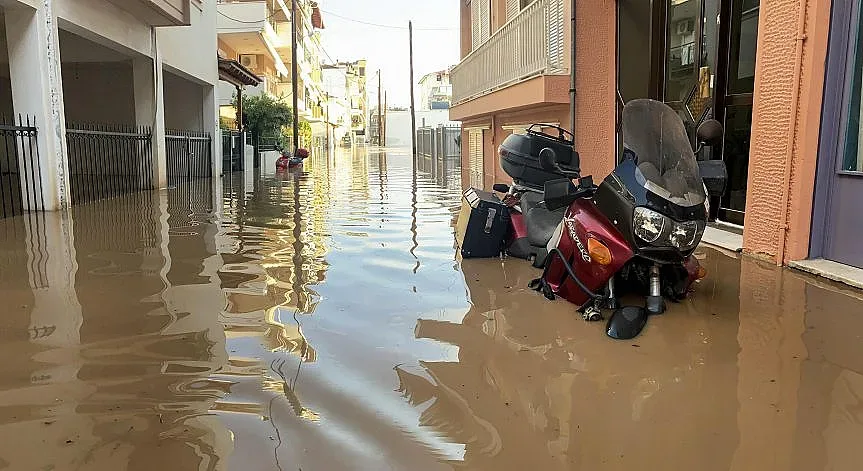 В Гърция е страшно, няколко области са под вода
