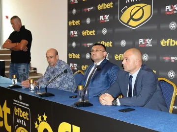 Младен Маринов се срещна с футболните рефери