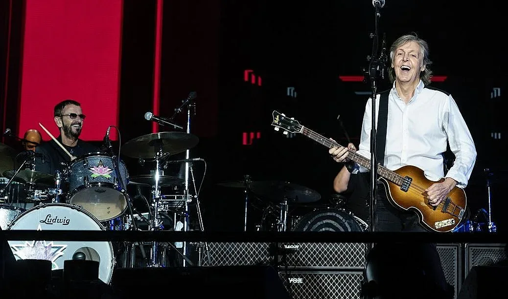 Ринго Стар и Пол Маккартни спретнаха мини концерт